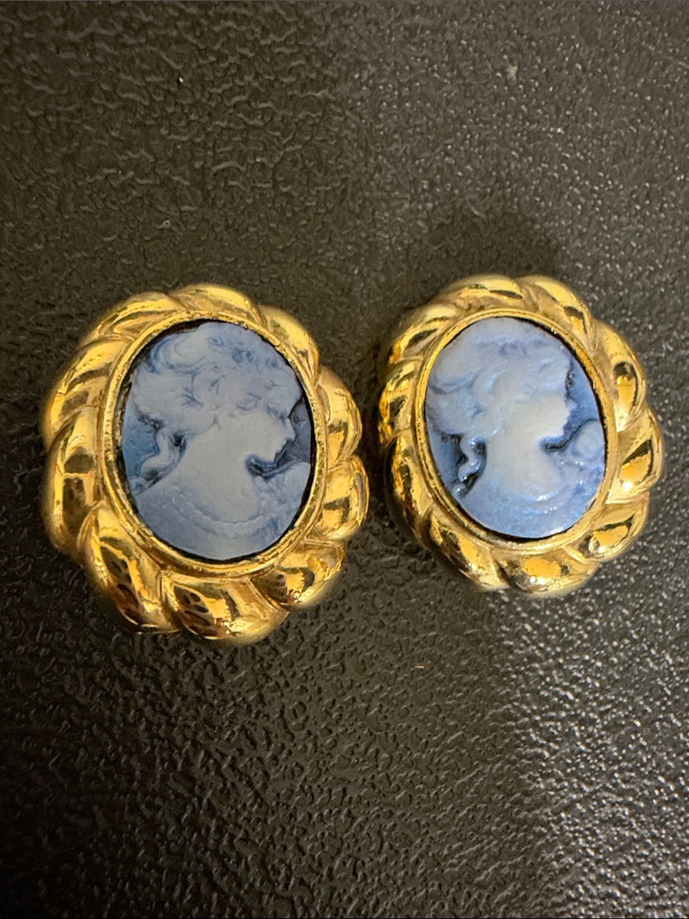 Fashion Gold-Tone Blue Cameo Clip-On Earrings